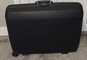 Large Sampsonite hard case suitcase