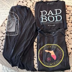 Men’s Travis Mathew t- Shirts Size large 