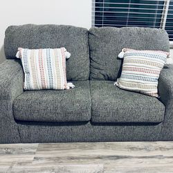 Couch / Loveseat