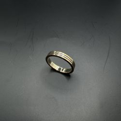18K Tri-Tone Gold Ring – 5.00g, Size 7.5  