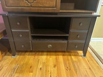 Dresser / TV stand
