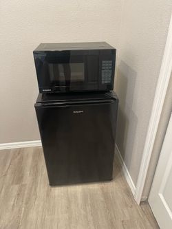 Refrigerator & microwave combo