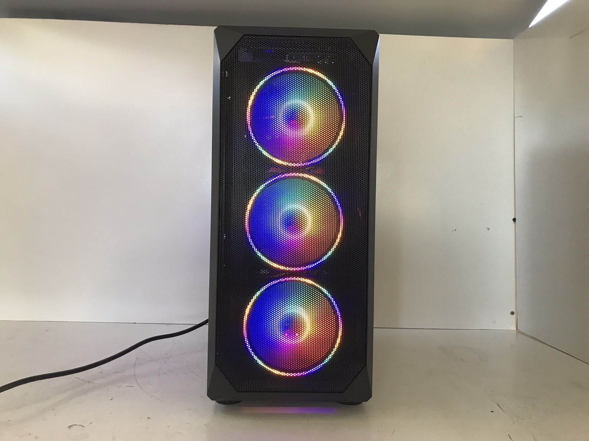 **Gaming Desktop PC Quad Core i7-7700K / GTX 1070 8gb.** *Great Full WORKING Gaming PC. **Price $ 370 **