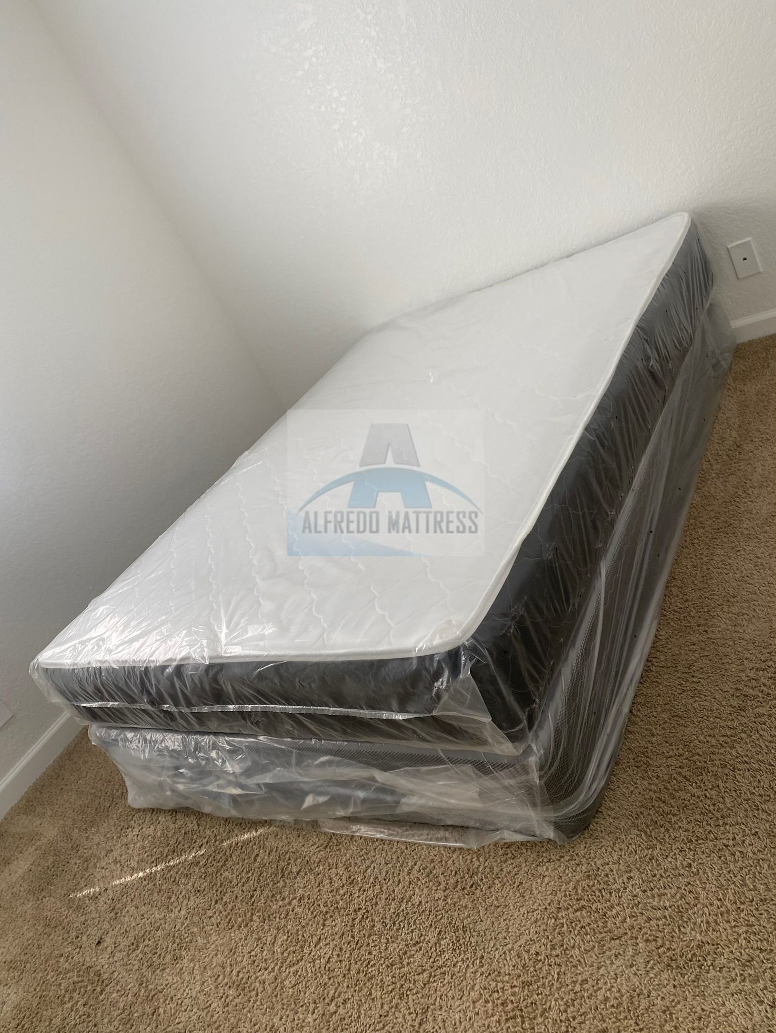 Full mattress with box spring (2pc set - new)