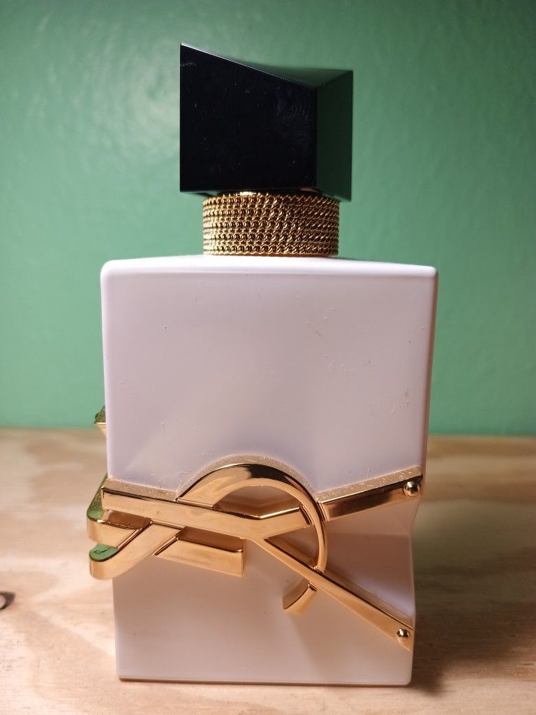 YvesSaintLaurent libre