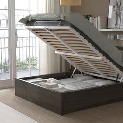 Used-Like New - QUEEN Storage Bed with Lift-Up Storage |  Usada, como nueva - Cama QUEEN con storage, con mecanismo de elevación.