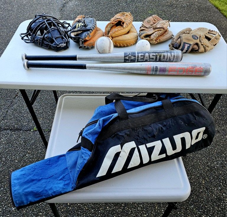 ⚾2 Baseball Bats, 2 Mitts, 2 Gloves, 1 Face Mask, 1 Bag⚾

