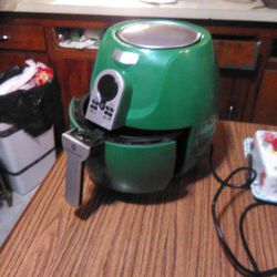 Green Air Fryer Cooks Essentiols