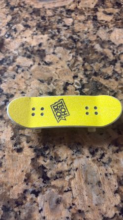 Tech Deck Fingerboard Yellow