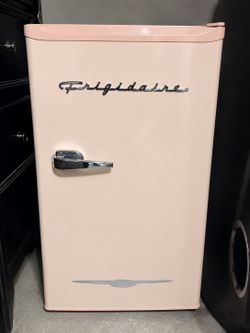 3.2 cu. ft. Retro Mini Fridge in Moonbeam