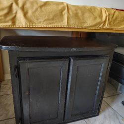 FREE     Custon End Table Made From Cabinet 1' X 2' 