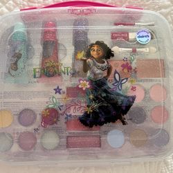 Disney Enchanted Clairs Exclusive Young Girls Make Up Set- BRAND NEW!