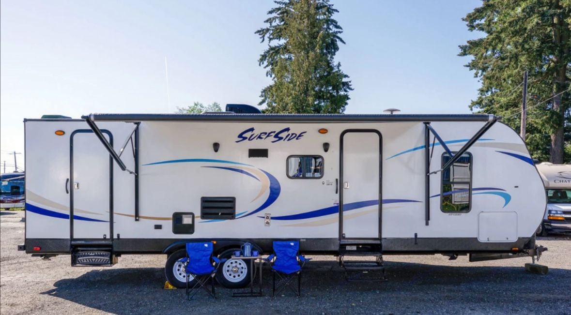 2016 Pacific Coachworks Travel Trailer.  Queen Bed And Triple Bunk Bed