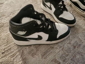 Jordan 1's and Vans knu school
