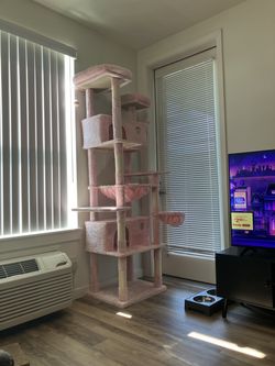 Reduced!!!!6 1/2 foot tall, pink cat tree