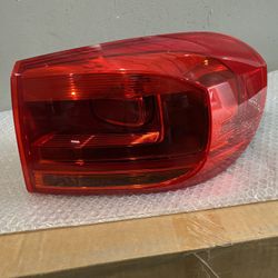 2012-2017 Volkswagen Tiguan Right Tail Light 