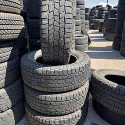 LT275/65/20 Tire Set (4) Good Condition! 
