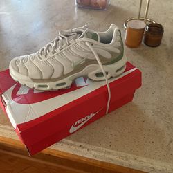 Nike Air Max Plus - Women’s Size 7- 