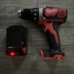MILWAUKEE DRILL/DRIVER M18 + M18 CP 1.5 BATTERY