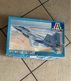 Italeri 1:48 scale F-22 Raptor plastic model kit model plane building toy