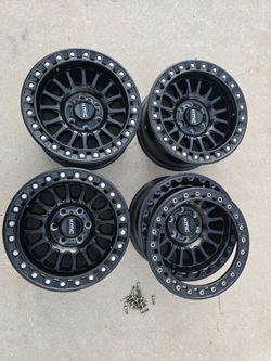 KMC BEADLOCK FORD F150 RAPTOR WHEELS SIZE 17" BOLT PATTERN 6X135 PRICE 1000 LIKE NEW