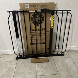 Adjustable Pet Gate / Baby Gate - Fits Openings 29” - 38.5”