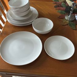 Service 4 White Dinnerware