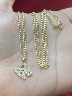 Cadena con medalla LOVE en 14 kt 💓20 “ pulgadas