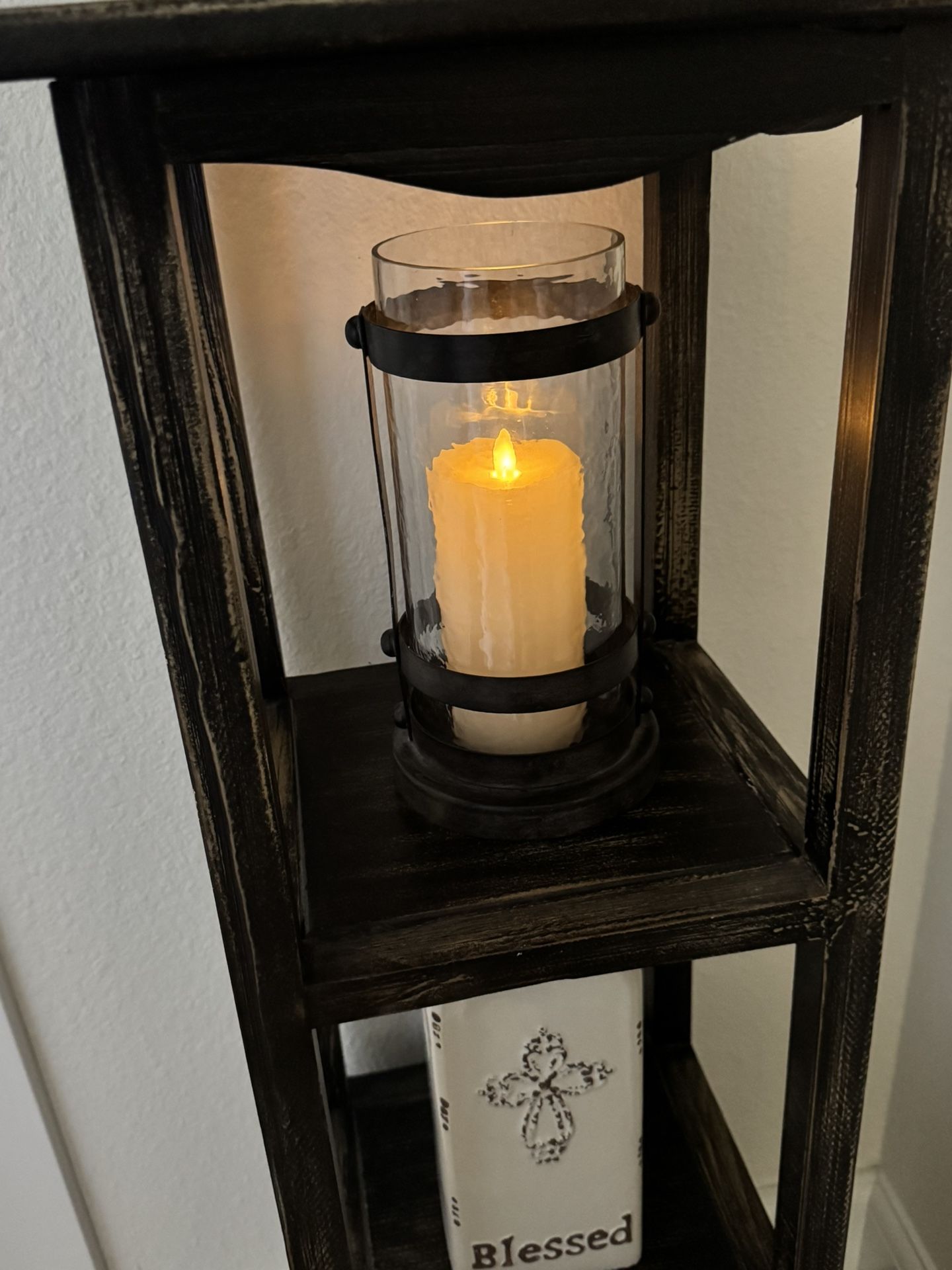 Candle Holders & Battery Operated Lantern…