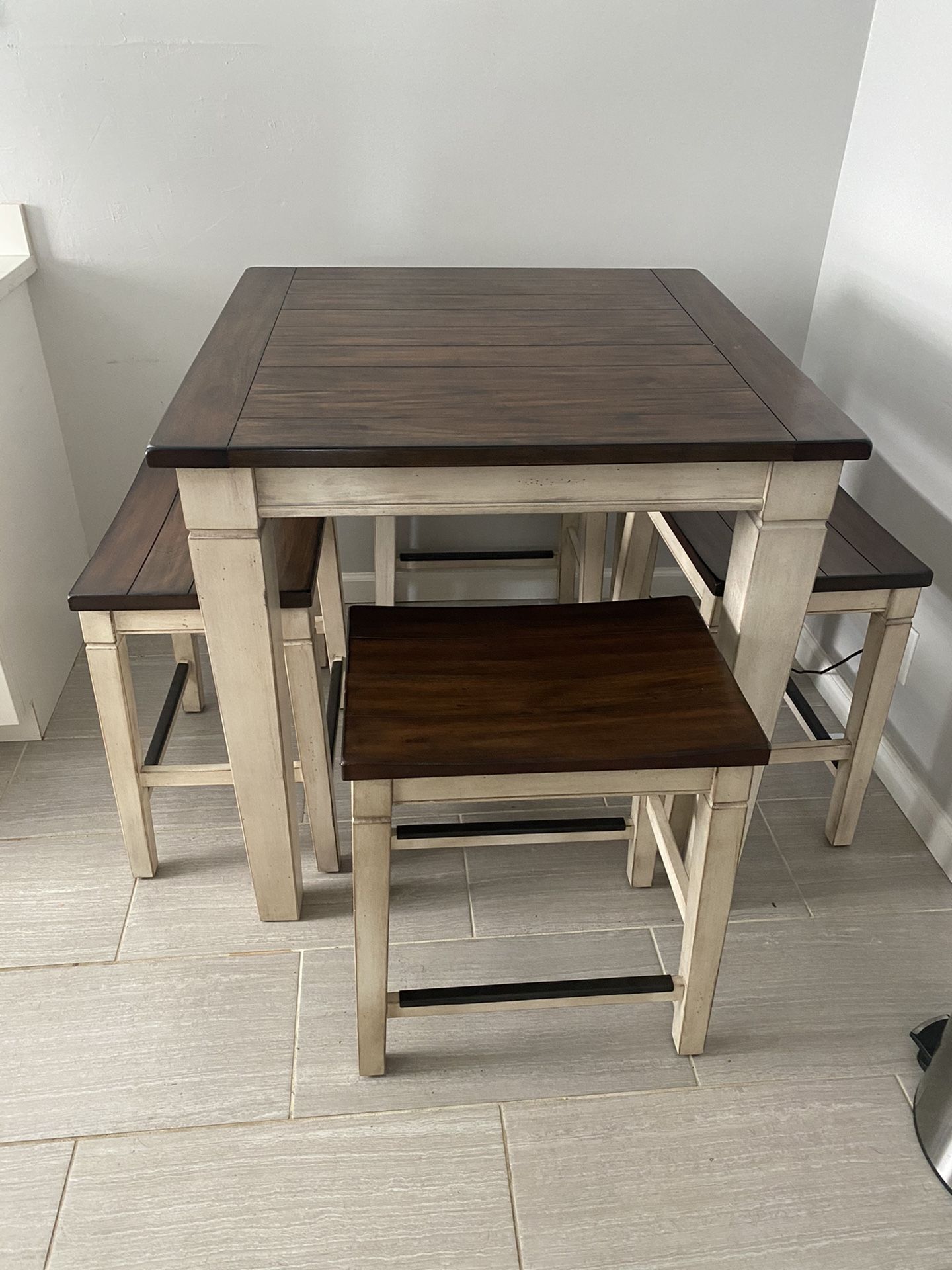 Kitchen Table with 4 chairs