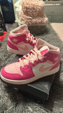 Air Jordan 1Mid  white Med Soft Pink