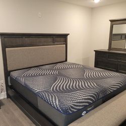 4- pc King Bedroom Set 