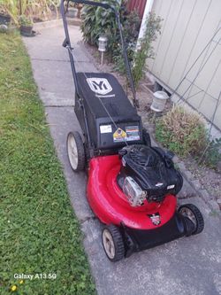 YARD MACHINE PUSH LAWNMOWER