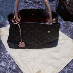 Brown Purse With Wallet