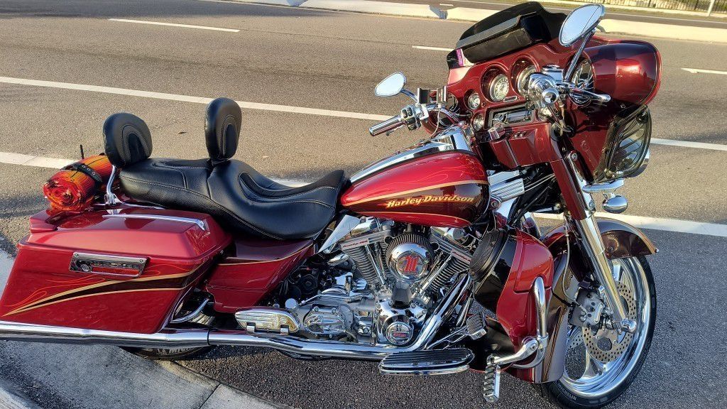 2005 Harley Davidson FLHTCSE2 Electra Screaming Eagle CVO
