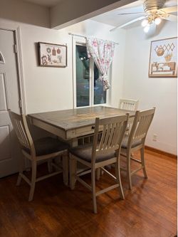 Dinning room table