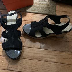 Adrienne Vittadini size 8 black wedge