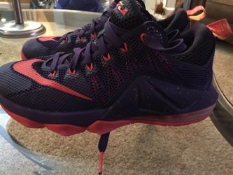 SIZE 7.5. LIKE NEW BOYS GYM SHOES