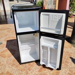 Refrigerator Medium 