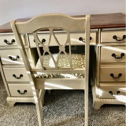 shabby desk & Chair 