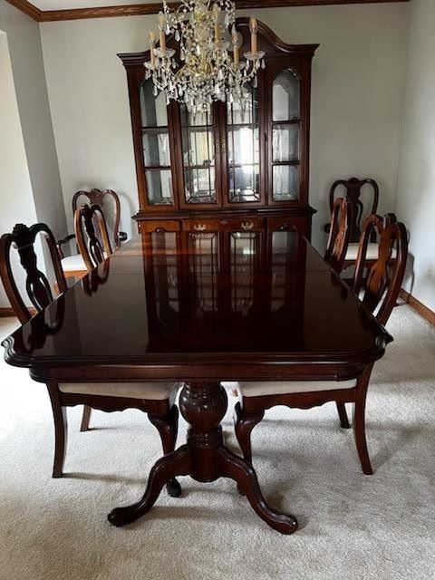 Tables And Chairs, Dressers, Night Stands, Beds, Patio Furniture,vanities 