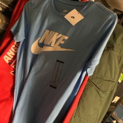 Women’s XS Nike T-shirt