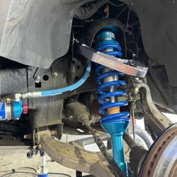 King 3.0s W/ Finned Resi And Adjusters For First Gen Raptor Available 