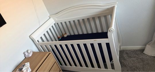 baby crib with mattress and cover
