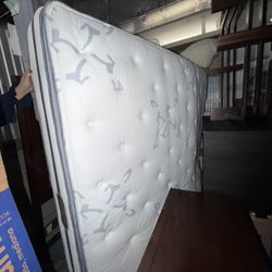 KING BEAUTYREST MATTRESS and BOXSPRINGS