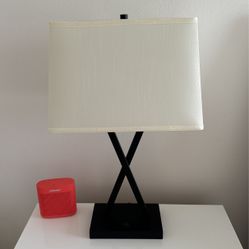2 Lamps Nightstands 