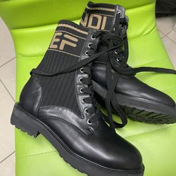 FeNdi Woman’s Boots Size 7 Like New Conditions authentic 