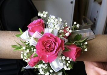 Botonier Y Pulseras Florales Para Graduaciones