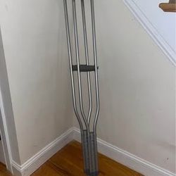 Crutches w/ Foam Covers for Underarm Armpits and Handles