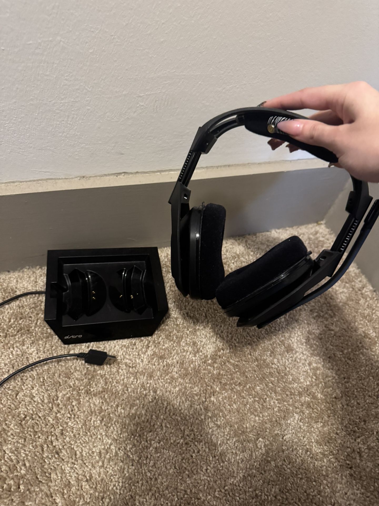 astro A50 wireless headset & stand
